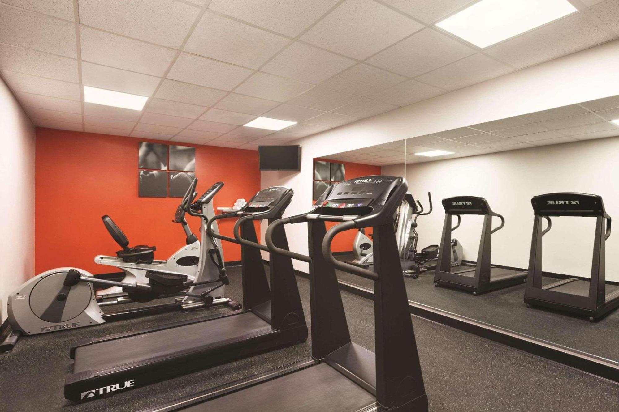Country Inn & Suites By Radisson, Washington, Dc East - Capitol Heights, Md エクステリア 写真